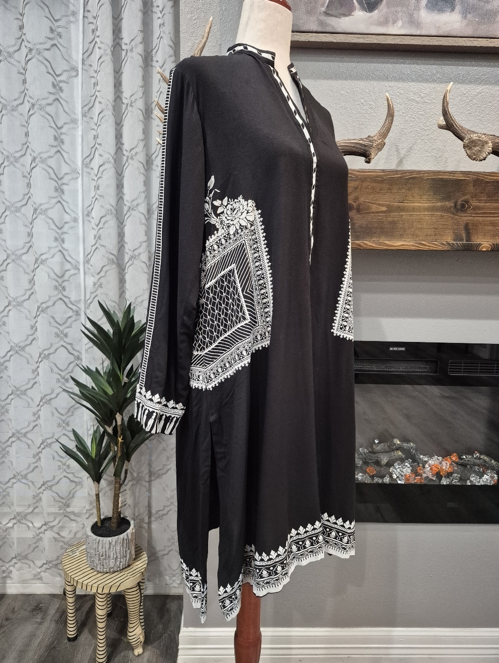 Nida Azwer Black Tunic Dress Size Medium Like New View 3